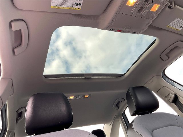 Certified 2025 Volkswagen Jetta SE w/ Sunroof Package FWD image 26