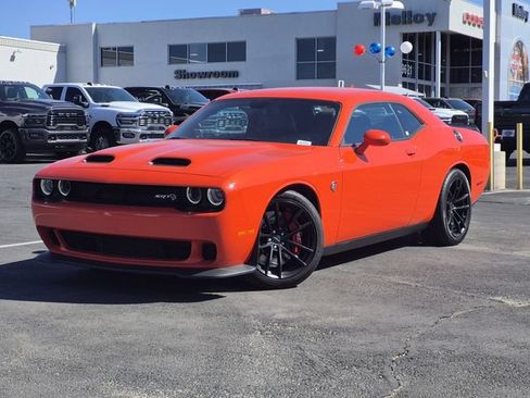 Used 2023 Dodge Challenger SRT Hellcat w/ Driver Convenience Group RWD image 5