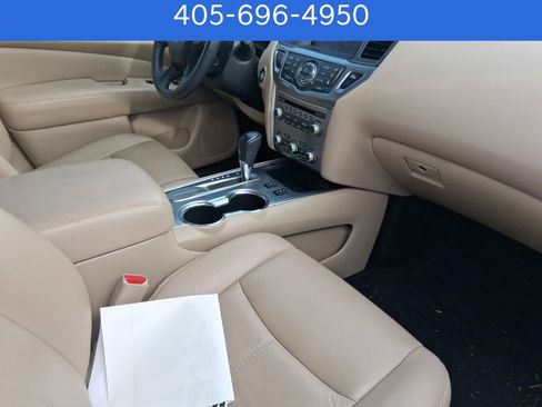 Used 2019 Nissan Pathfinder SL w/ Cargo Package image 10