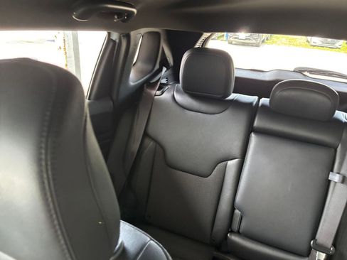 Used 2025 Jeep Compass Trailhawk AWD/4WD image 39