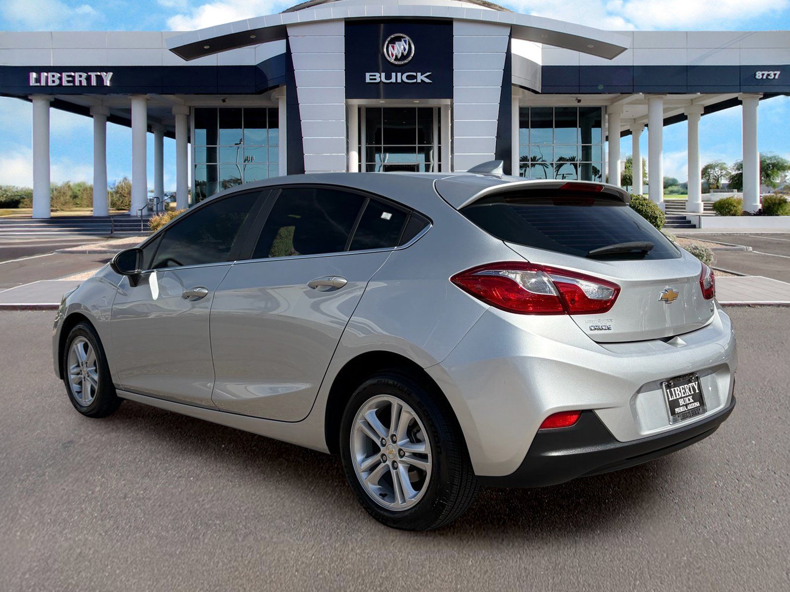 Used 2018 Chevrolet Cruze LT w/ Sun And Sound Package FWD image 8