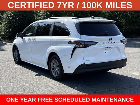 Used 2025 Toyota Sienna LE FWD image 4