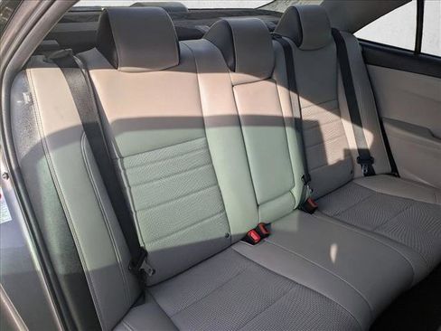 Used 2017 Toyota Camry SE image 16