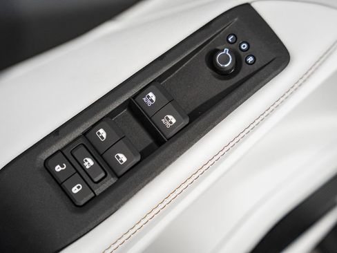 New 2026 Jeep Cherokee Overland image 43