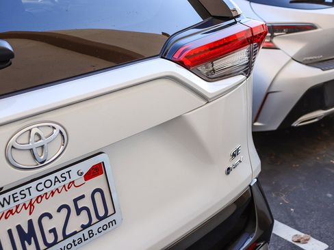 Used 2025 Toyota RAV4 SE image 14