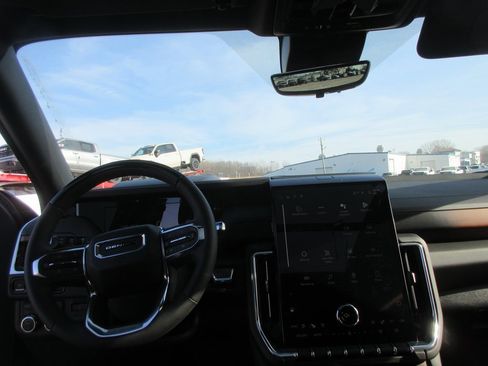 New 2026 GMC Yukon XL Denali w/ Denali Reserve Package image 17