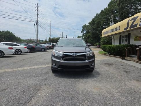 Used 2016 Toyota Highlander Limited w/ Driver Technology Package FWD image 2