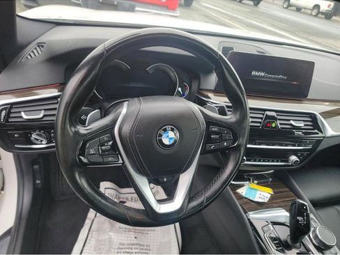 Used 2018 BMW 530i xDrive w/ Premium Package image 9