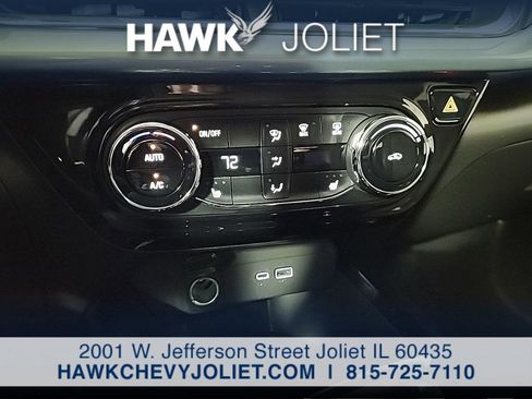 Used 2025 Chevrolet Trax LT w/ LT Convenience Package FWD image 18