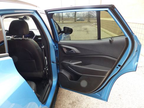 Used 2025 Chevrolet Trax ACTIV w/ Sunroof Package FWD image 38