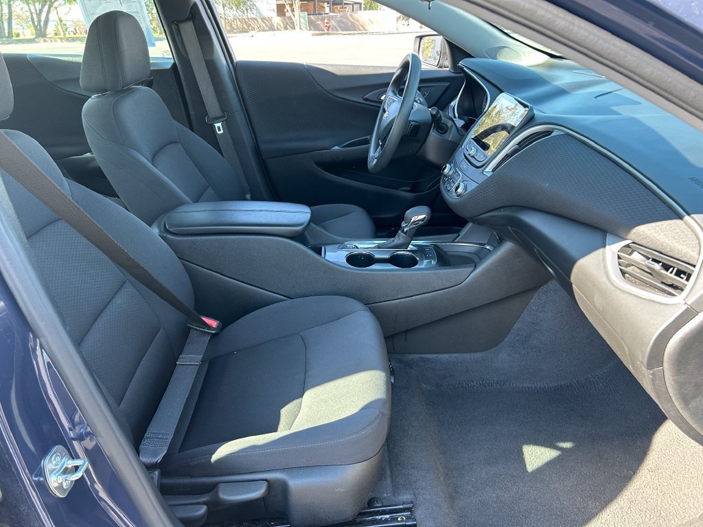 Used 2025 Chevrolet Malibu LT FWD image 33