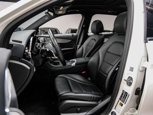 Used 2019 Mercedes-Benz GLC 300 image 4
