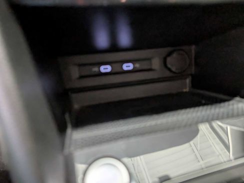 Used 2021 Volkswagen Tiguan SE image 25