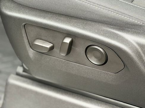 Used 2024 Chevrolet Silverado 2500 LT w/ Convenience Package image 7