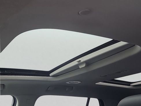 Used 2020 Chevrolet Traverse RS image 16