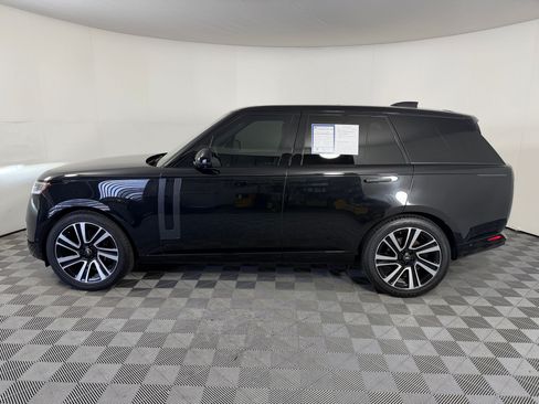 Used 2023 Land Rover Range Rover SE AWD/4WD image 2