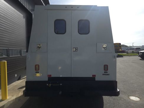 Used 2019 Ford F550 4x4 Regular Cab Super Duty image 10