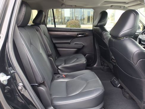 Used 2024 Toyota Highlander Limited AWD/4WD image 33