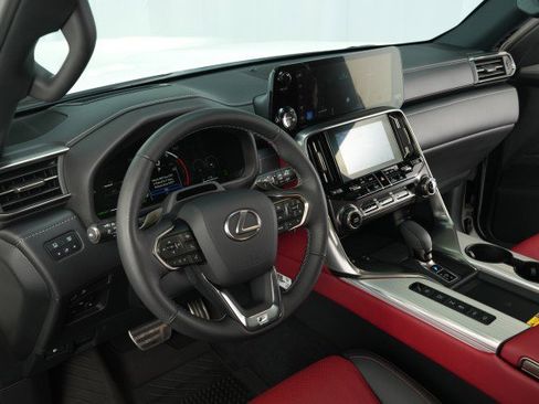 Used 2025 Lexus LX 700h F Sport image 34