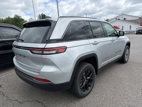 New 2026 Jeep Grand Cherokee Altitude AWD/4WD image 3