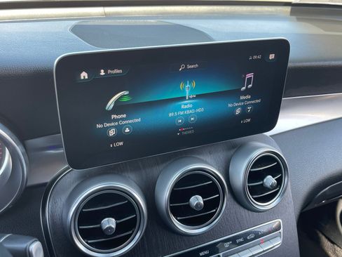Used 2022 Mercedes-Benz GLC 300 w/ Premium Package Lite image 26