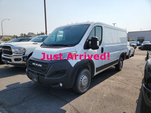 Used 2025 RAM ProMaster 2500 w/ Convenience Group FWD image 3