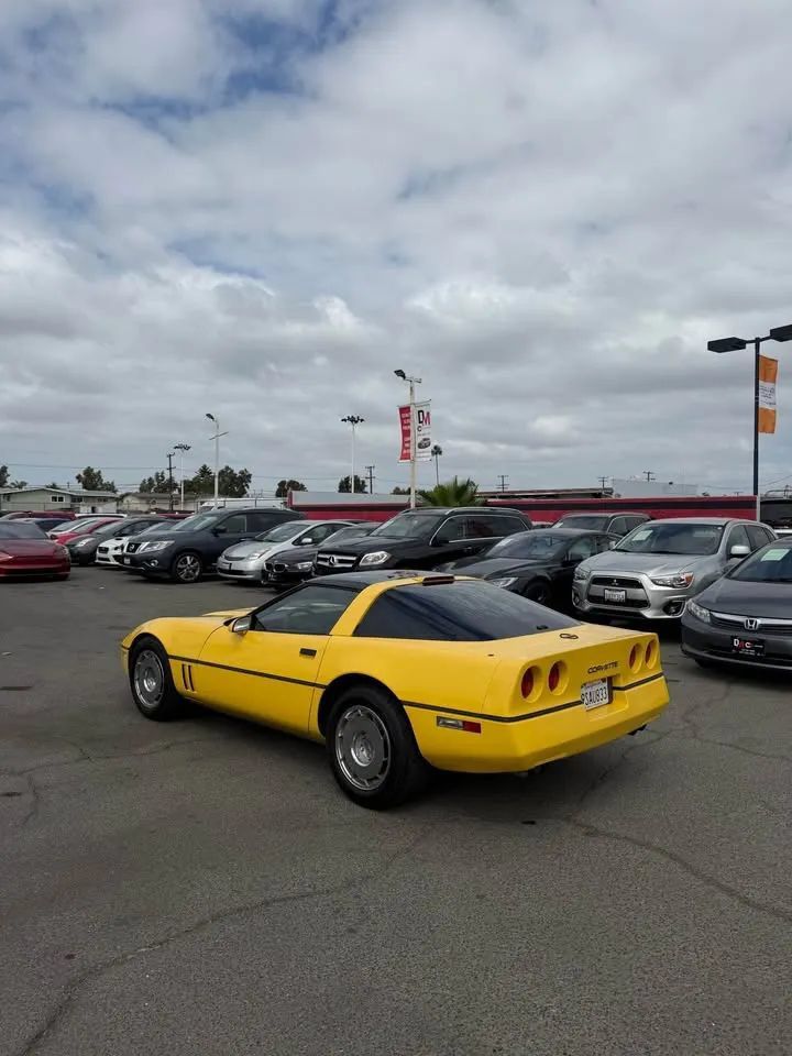 Used 1987 Chevrolet Corvette Coupe RWD image 3