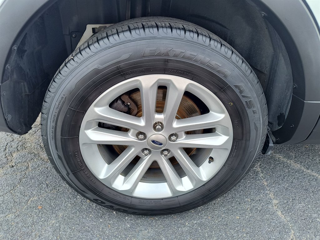 Used 2016 Ford Explorer XLT w/ Equipment Group 202A FWD image 11