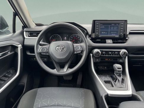 Used 2022 Toyota RAV4 XLE FWD image 9