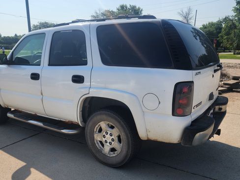 Used 2004 Chevrolet Tahoe LS w/ Preferred Equipment Group AWD/4WD image 6