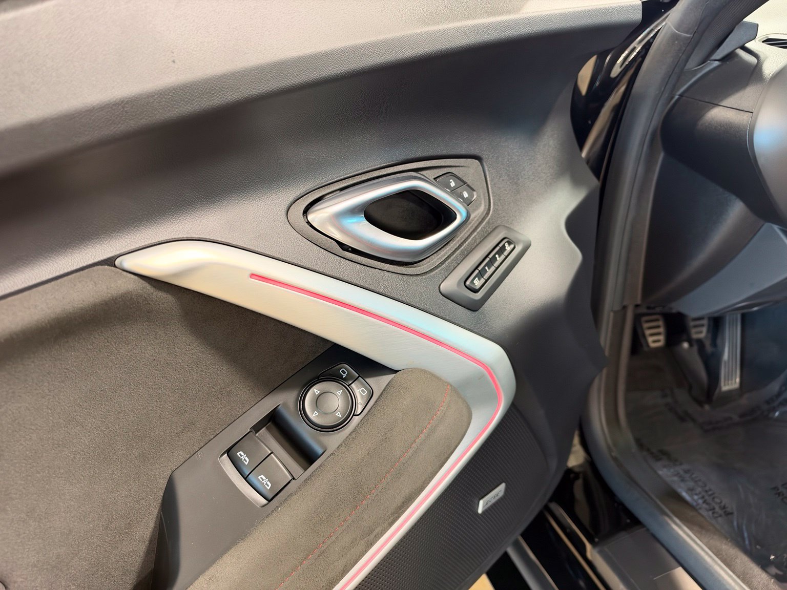 Used 2019 Chevrolet Camaro ZL1 RWD image 18
