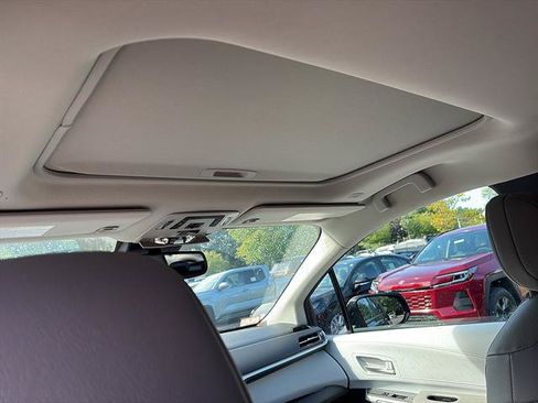 Used 2026 Toyota Sienna XLE AWD/4WD image 9