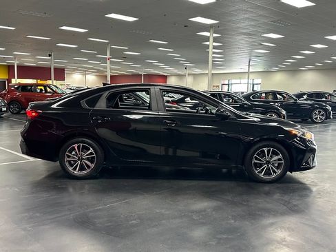 Used 2023 Kia Forte LXS w/ LXS Technology Package FWD image 8