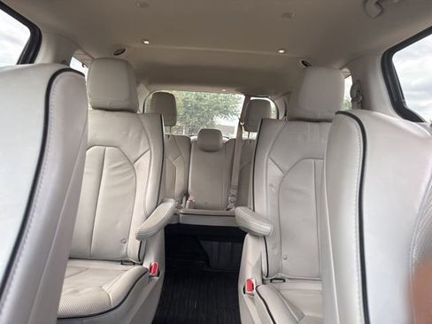 Used 2020 Chrysler Pacifica Limited w/ Advanced Safetytec Group FWD image 6