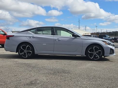 Used 2024 Nissan Altima 2.5 SR w/ SR Premium Package image 6