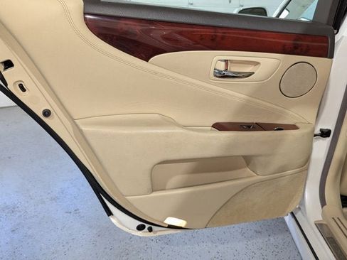 Used 2011 Lexus LS 460 AWD w/ Comfort Pkg image 19