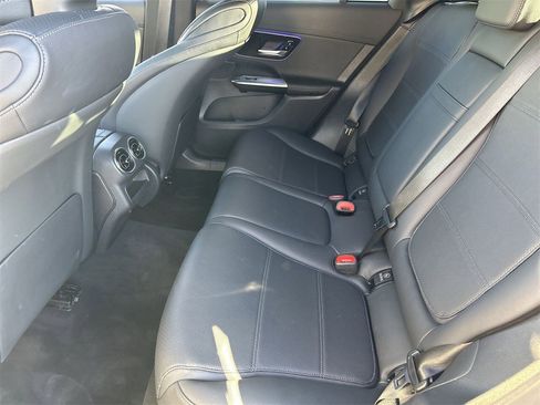 Used 2025 Mercedes-Benz GLC 300 4MATIC image 14