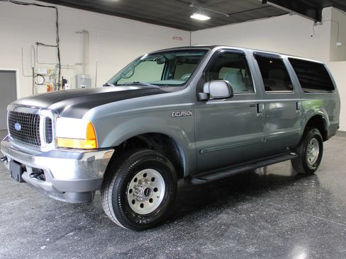 Used 2000 Ford Excursion XLT AWD/4WD image 6