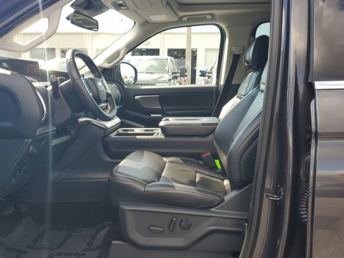 Certified 2025 Ford Expedition Max Platinum image 22