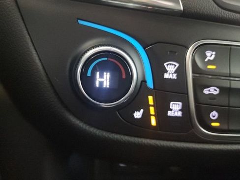 Used 2020 Chevrolet Equinox LT w/ Driver Convenience Package image 28