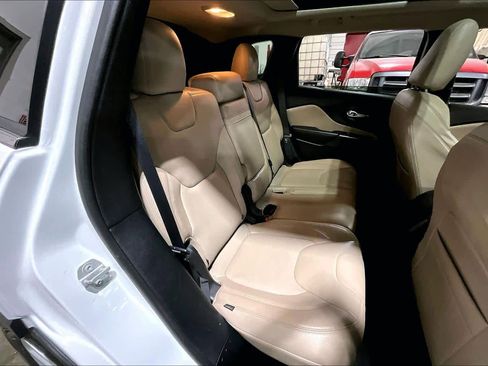 Used 2016 Jeep Cherokee Latitude w/ Comfort/Convenience Group image 20