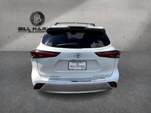 Used 2023 Toyota Highlander Platinum AWD/4WD image 12