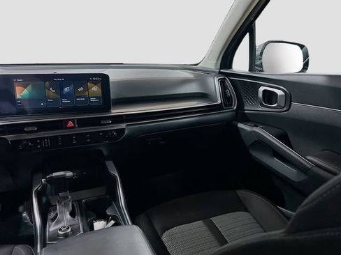 Certified 2025 Kia Sorento LX FWD image 22