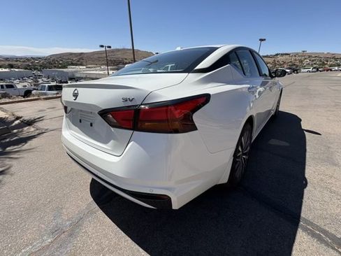 Used 2024 Nissan Altima 2.5 SV FWD image 5