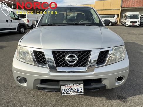 Used 2017 Nissan Frontier SV image 3