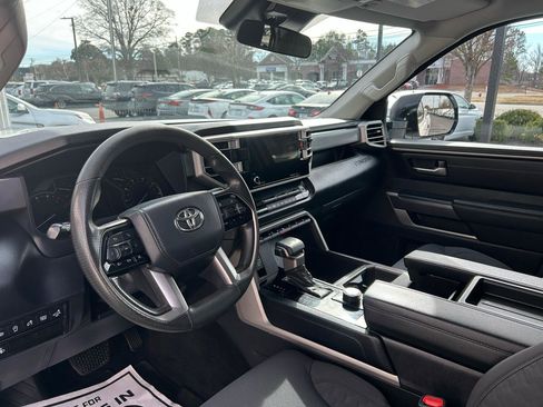 Used 2022 Toyota Tundra SR5 w/ Convenience Package image 10