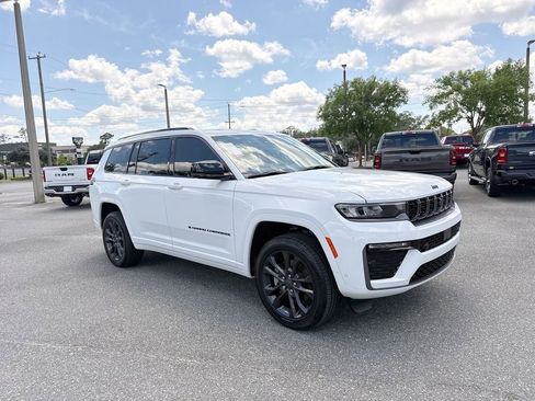 New 2026 Jeep Grand Cherokee L Limited AWD/4WD image 1