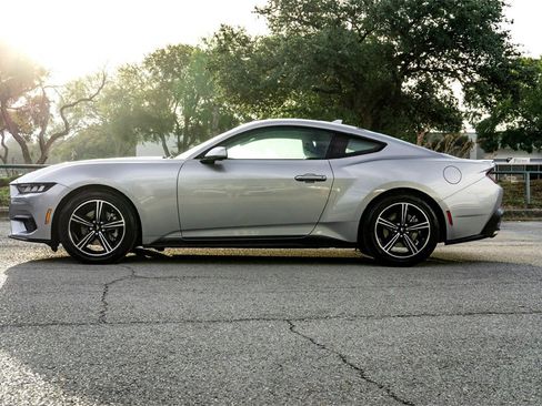 Used 2024 Ford Mustang Premium image 8