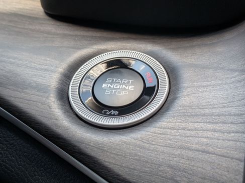 New 2025 Jeep Grand Cherokee L Limited w/ Luxury Tech Group II image 17