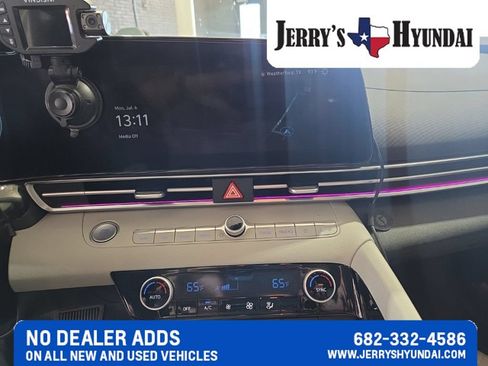 Used 2025 Hyundai Elantra Limited FWD image 11